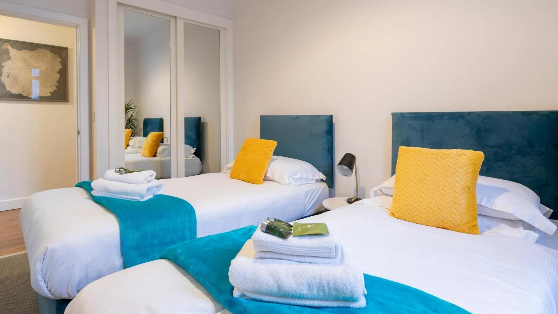 Modern 2- Bedroom Apartment In Central Redhill! 0*, Redhill (Surrey) United Kingdom