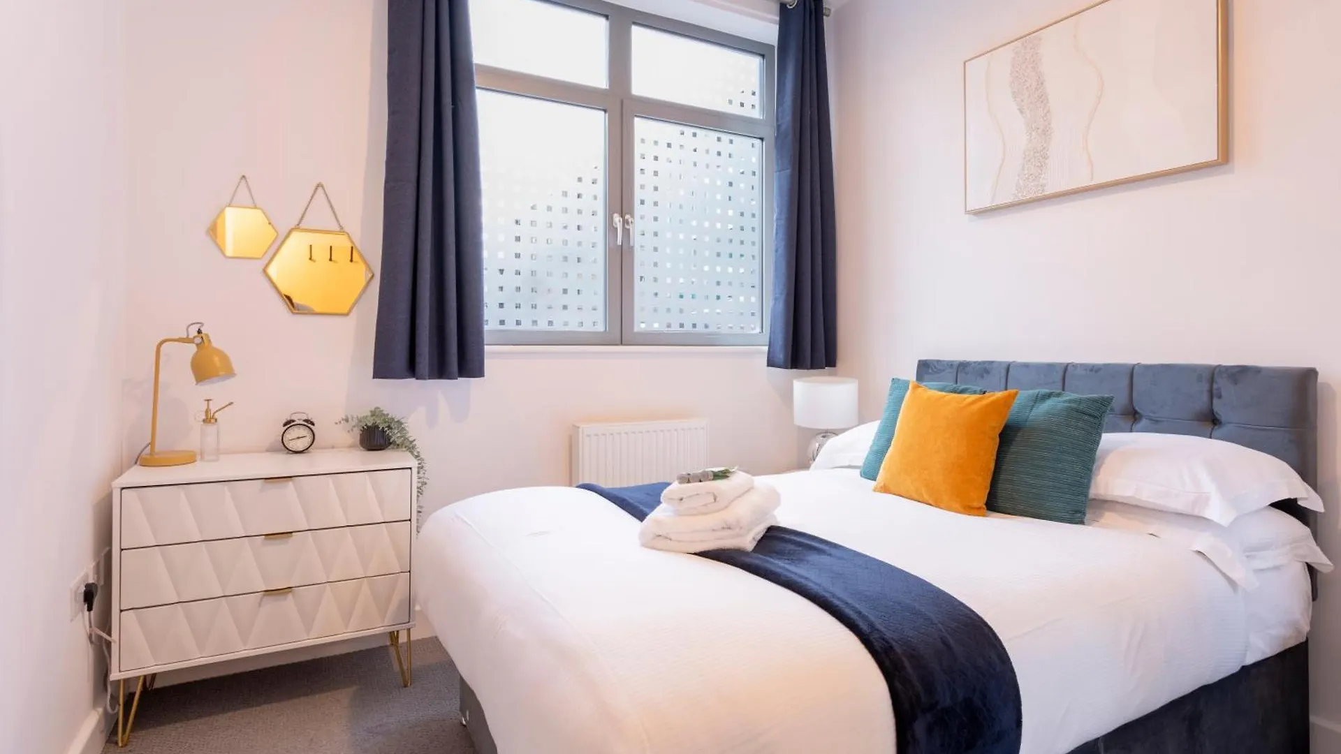 Modern 2- Bedroom Apartment In Central Redhill! United Kingdom