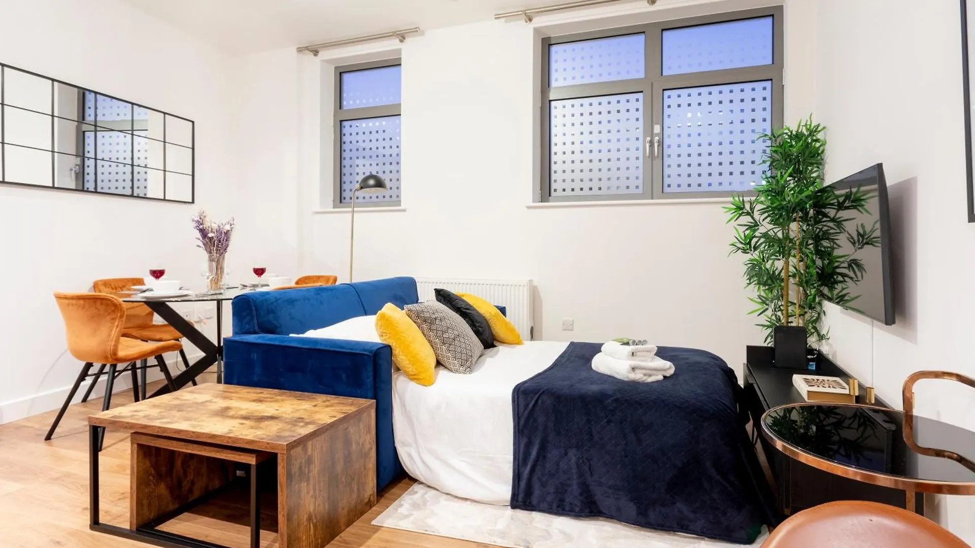 Modern 2- Bedroom Apartment In Central Redhill!